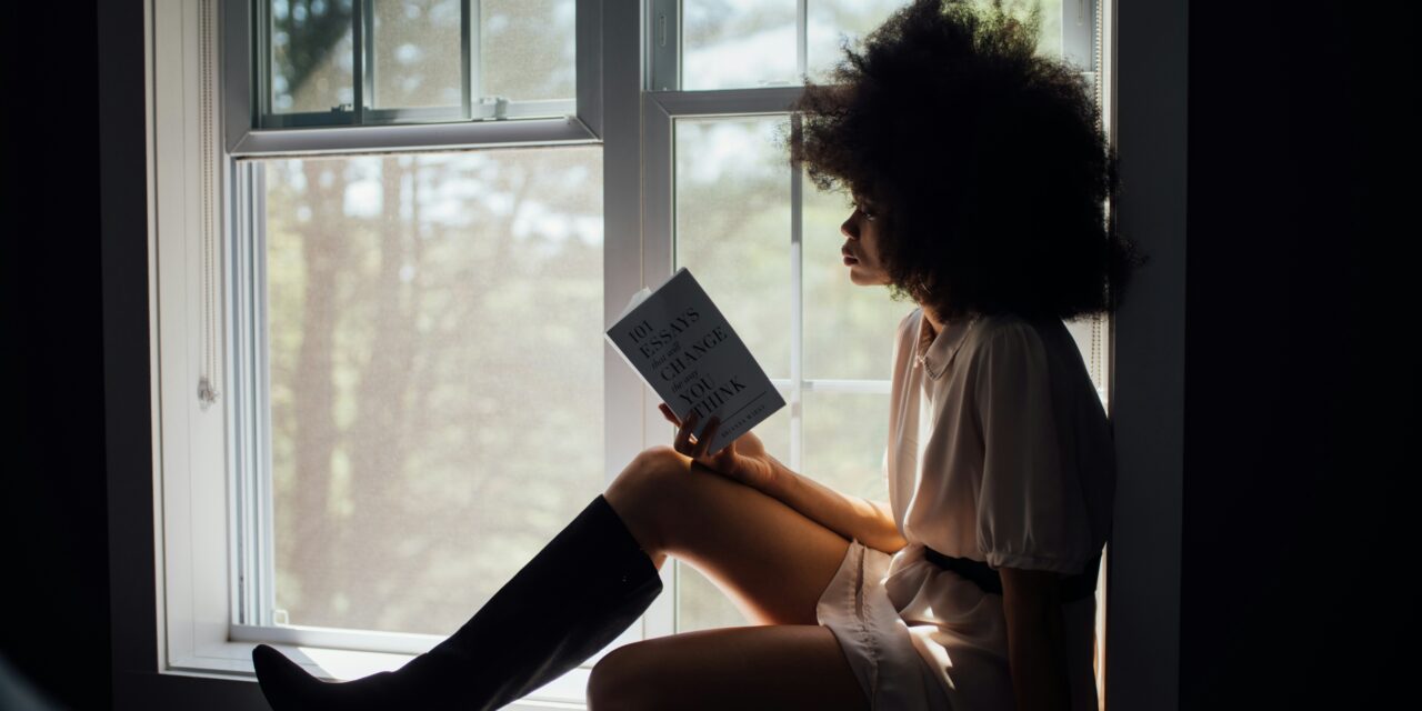 10 must-read books to become a marketing expert in 2025