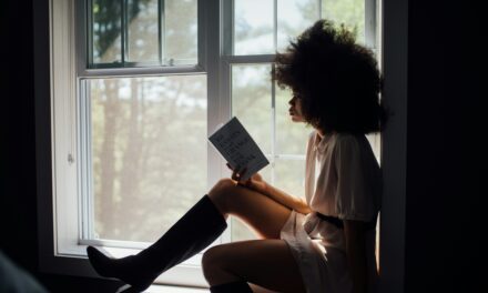 10 must-read books to become a marketing expert in 2025
