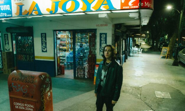 CLÉMENT: EL POP DE LOS CORAZONES ROTOS QUE YA NO QUIEREN PEGARSE