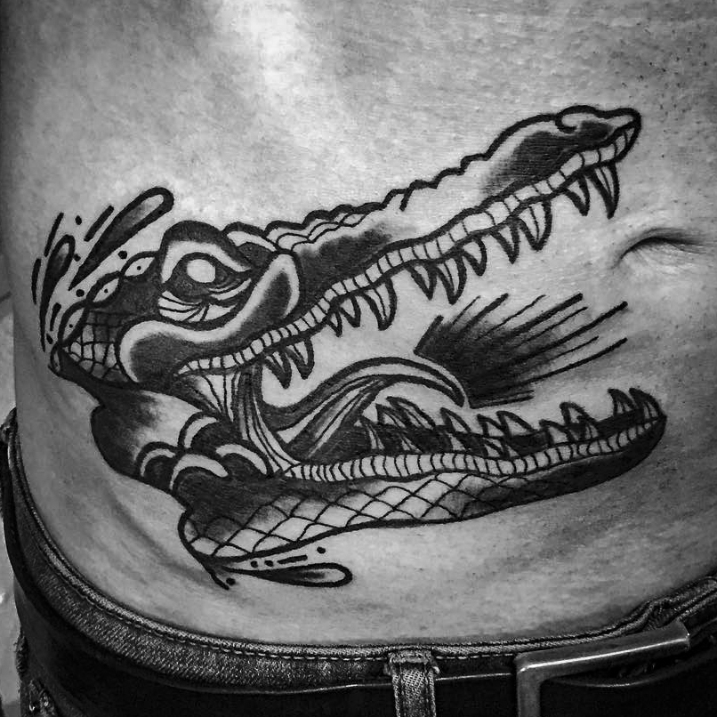 Cocodrilote tradi para @victor.6326 !! 🖤Gracias por el aguante mano!! 🤛#traditionaltattoo#alig