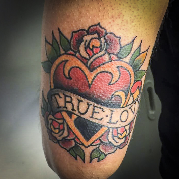 Otro para mi comadre @guslemus8 !! 💁🏻_♀️ #traditattoo #oldschooltattoo #hearttattoo#trueloveta