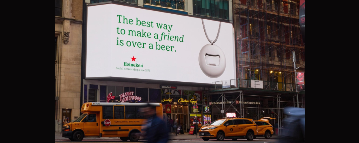 Heineken responde con humor a la polémica de Friend: “The best way to make a friend is over a beer”