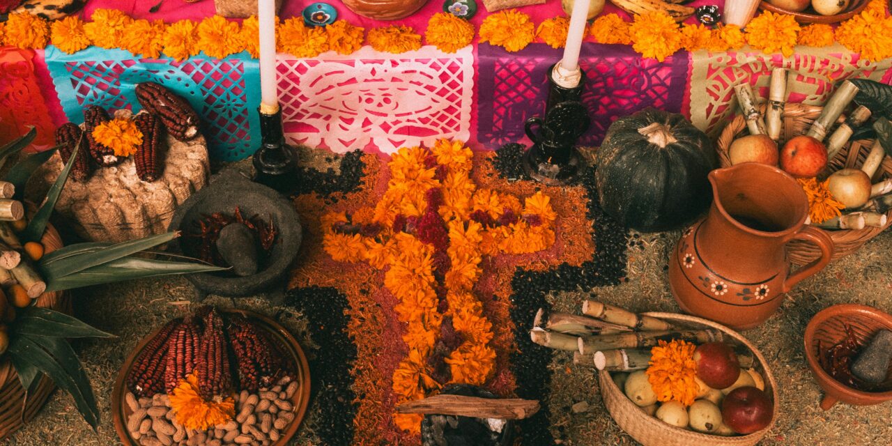 El arte de honrar: Cómo crear una ofrenda del Día de Muertos