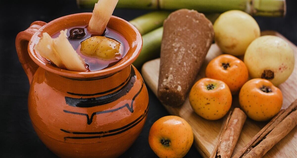 El ponche navideño: La bebida que viajó desde la India para convertirse en el corazón de la Navidad mexicana