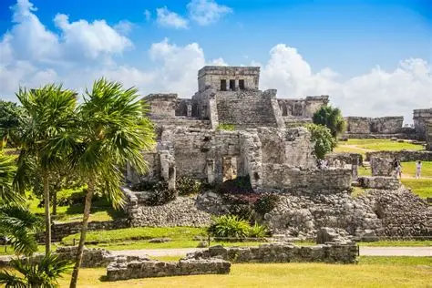Tulum con Xcaret: Historia, Vistas al Mar y la Magia del Mundo Maya