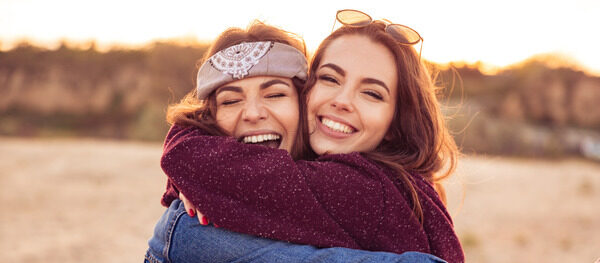 El poder invisible de un abrazo: la química que calma el alma