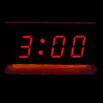 Venganza a la hora de dormir: Por qué te quedas despierto hasta las 3 AM viendo nada