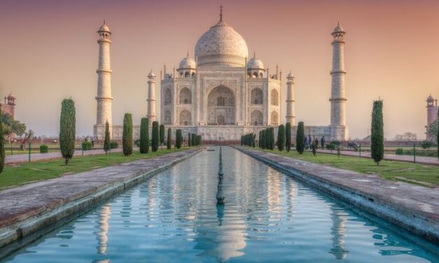 ¿Cortó el emperador las manos a los obreros? La sangrienta leyenda negra del Taj Mahal